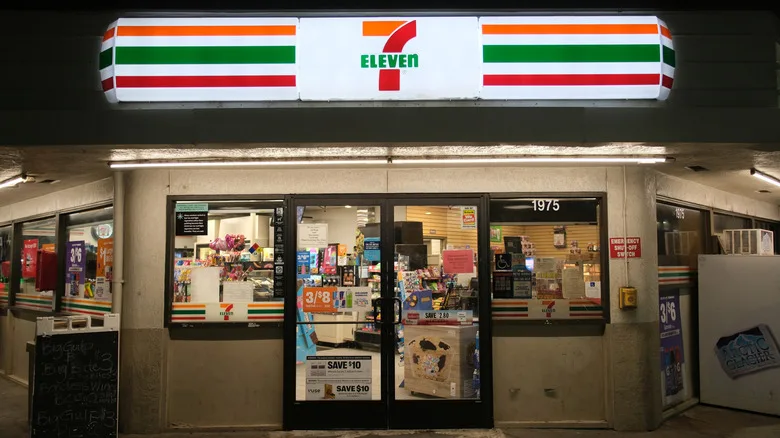 Магазин Seven Eleven